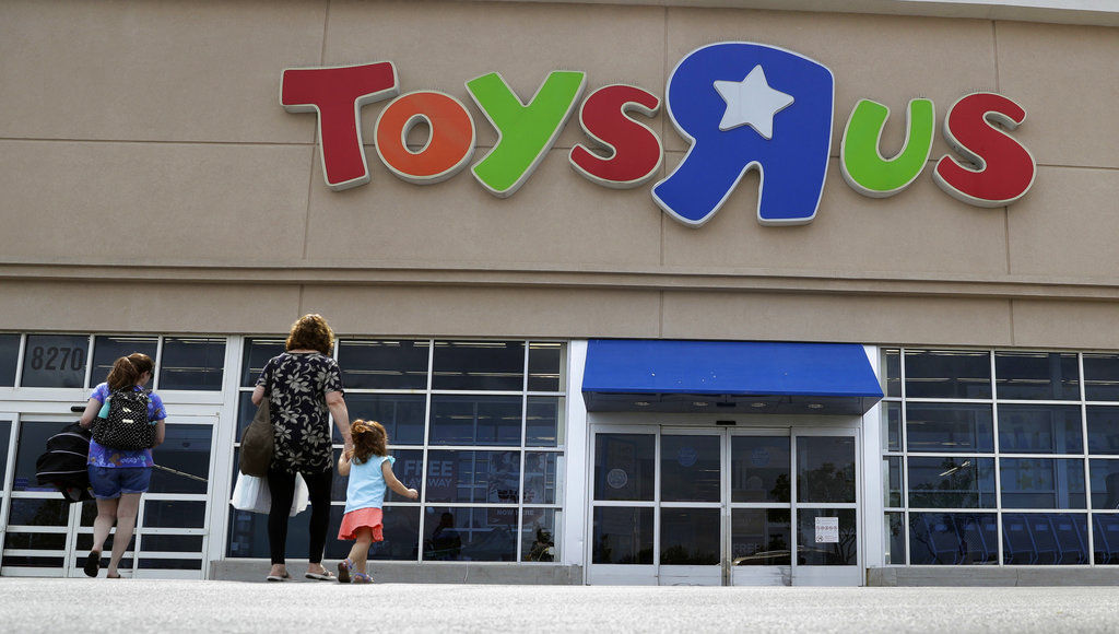 Toys R Us Shuttering Some S B N Location Safe Money Toys R Us Closings