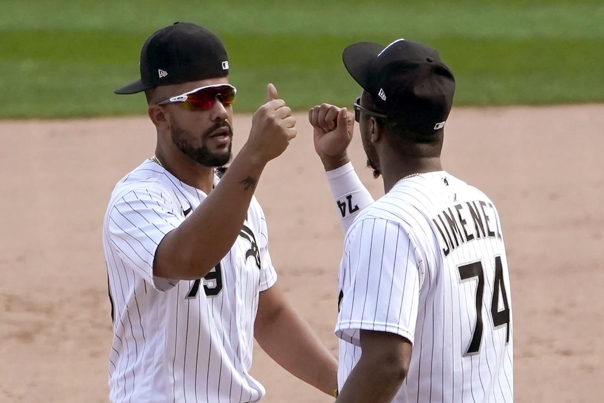 Jose Abreu hits another dinger, is still amazing 