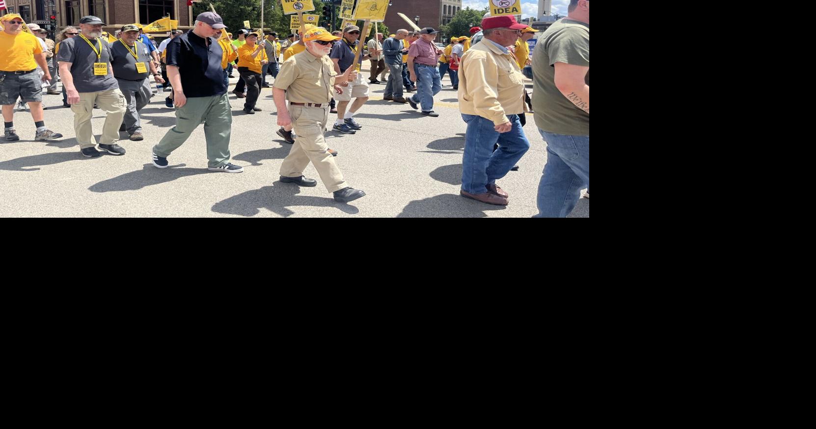 As legal fight over assault-weapons ban continues, gun owners rally in Springfield