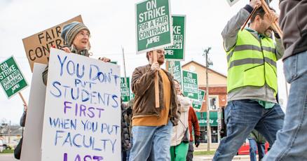 Easterns faculty union approves contract Easterns faculty union approves contract