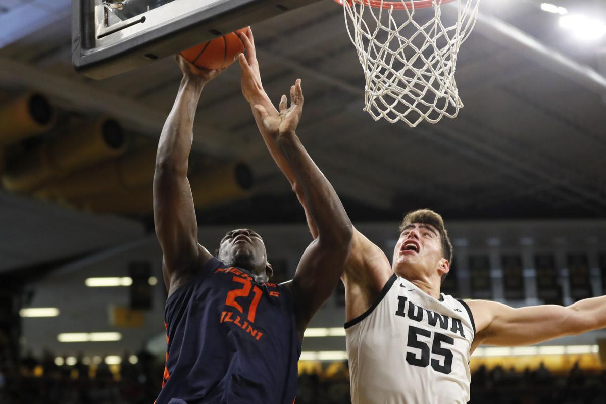 No 18 Iowa Snaps No 19 Illinois 7 Game Win Streak Men S