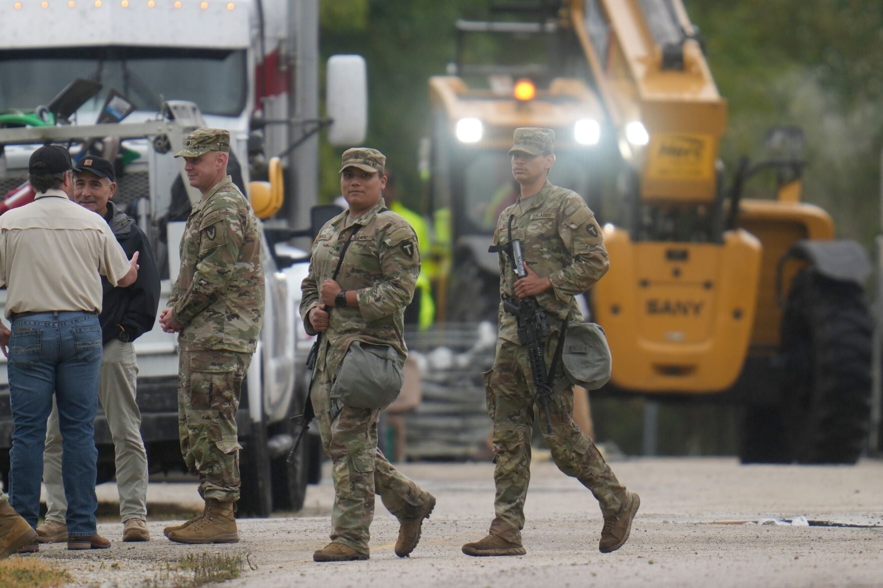 Photos: Texas National Guard members seen at Illinois base