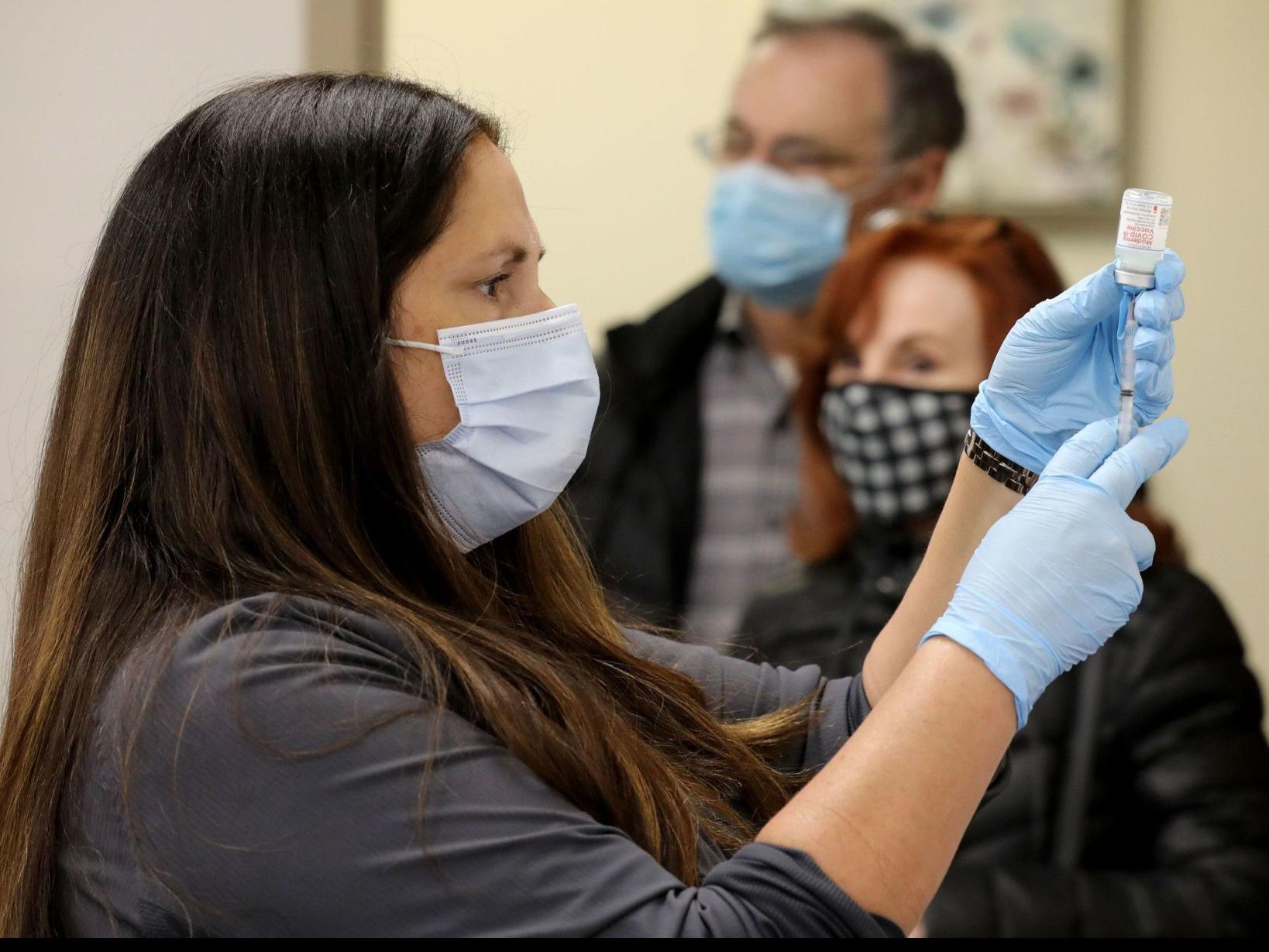 Who S Ahead In The Illinois Vaccine Race Data Shows Downstate Counties Outpacing Chicago Area State And Regional Pantagraph Com