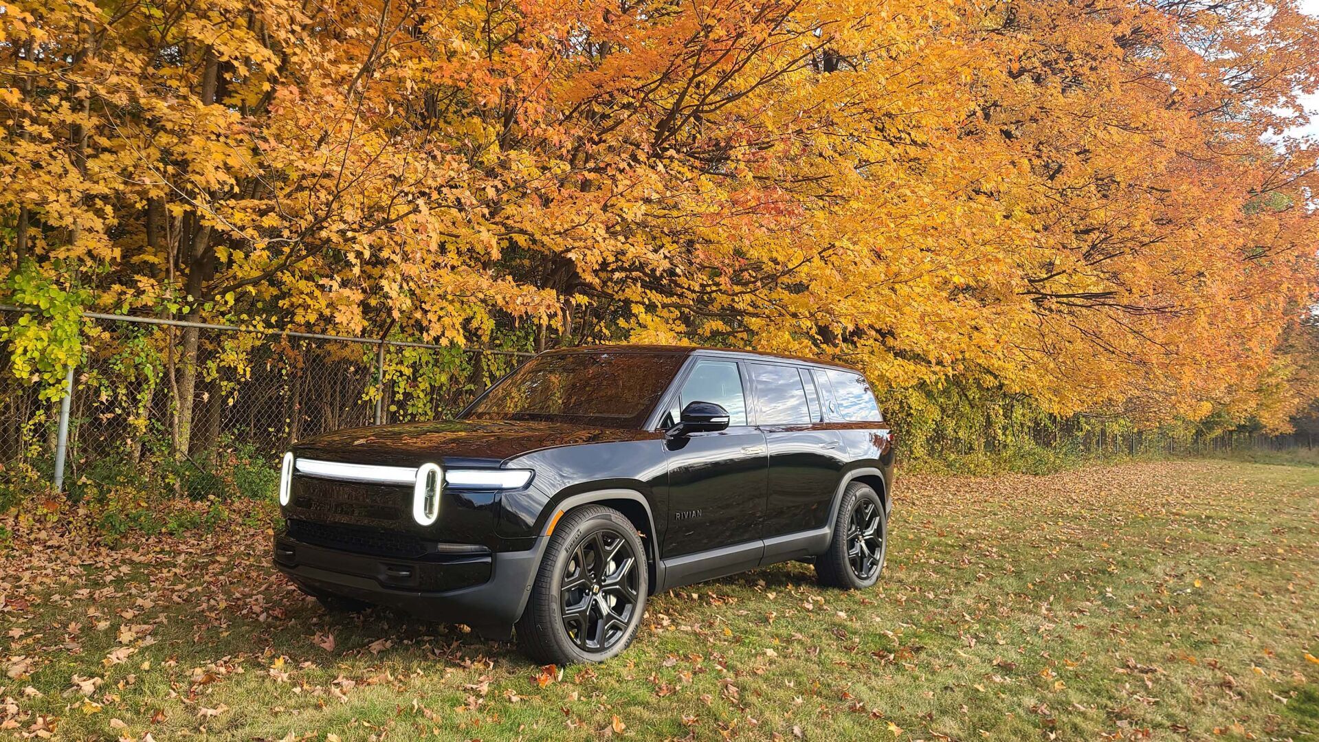 Auto review To the moon in the Rivian R1S EV family rocket ship