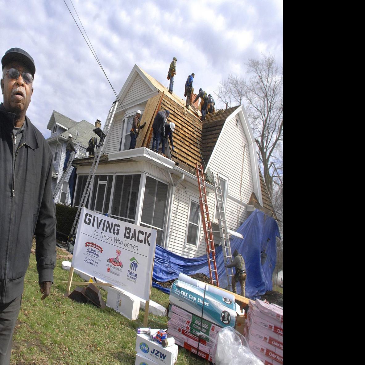 Gratitude Company Volunteers Give New Roof To Vietnam Vet Local News Pantagraph Com