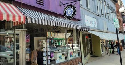 Bloomington art gallery to host live cardmaking for holidays Bloomington art gallery to host live cardmaking for holidays