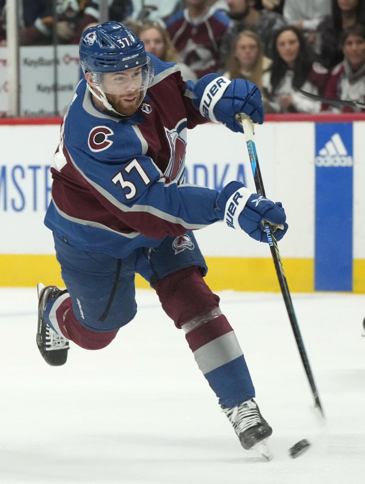 In Boston, a reminder of what Alex Newhook can become for Avalanche