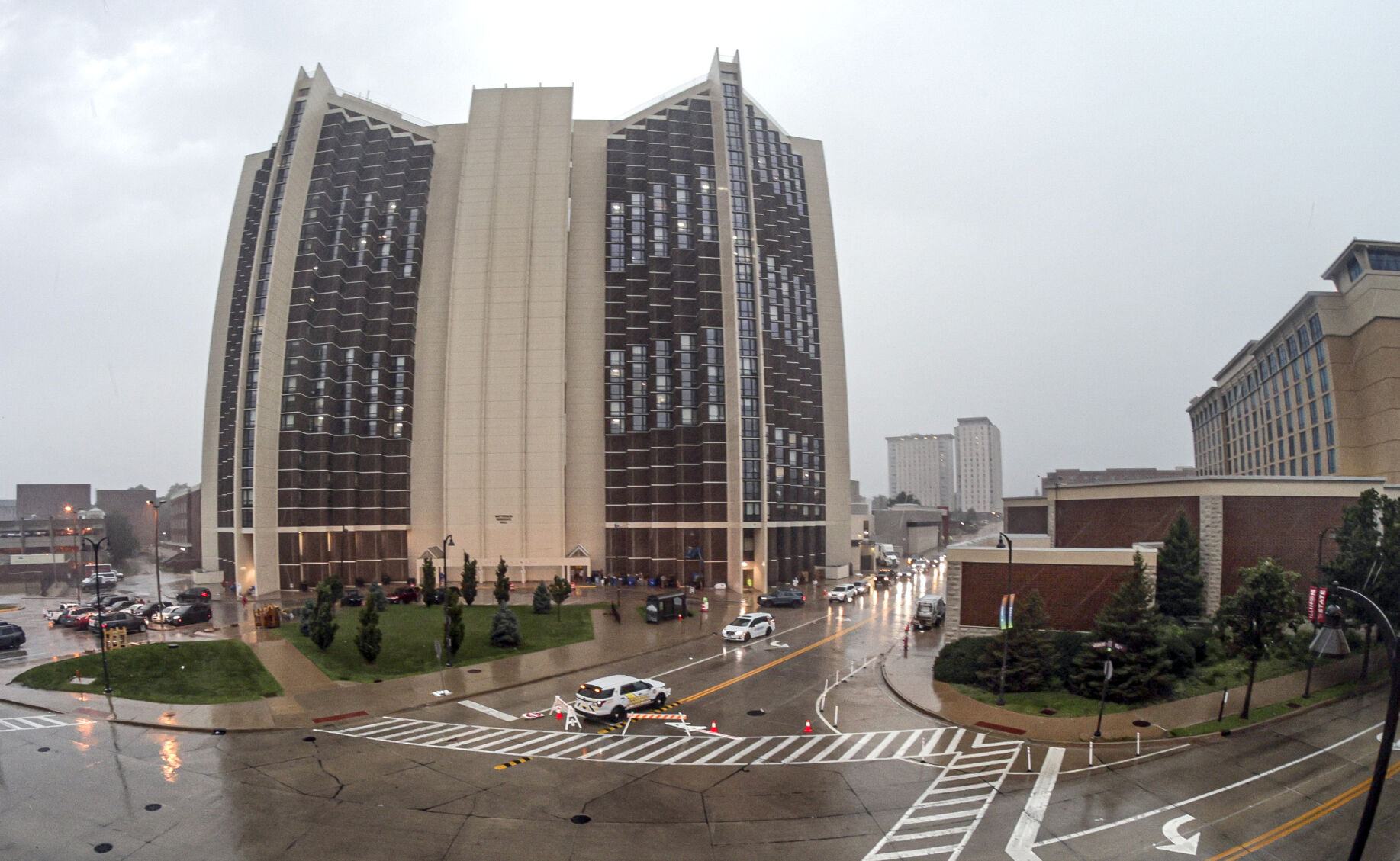 Illinois State students move in amid heavy rain in Normal
