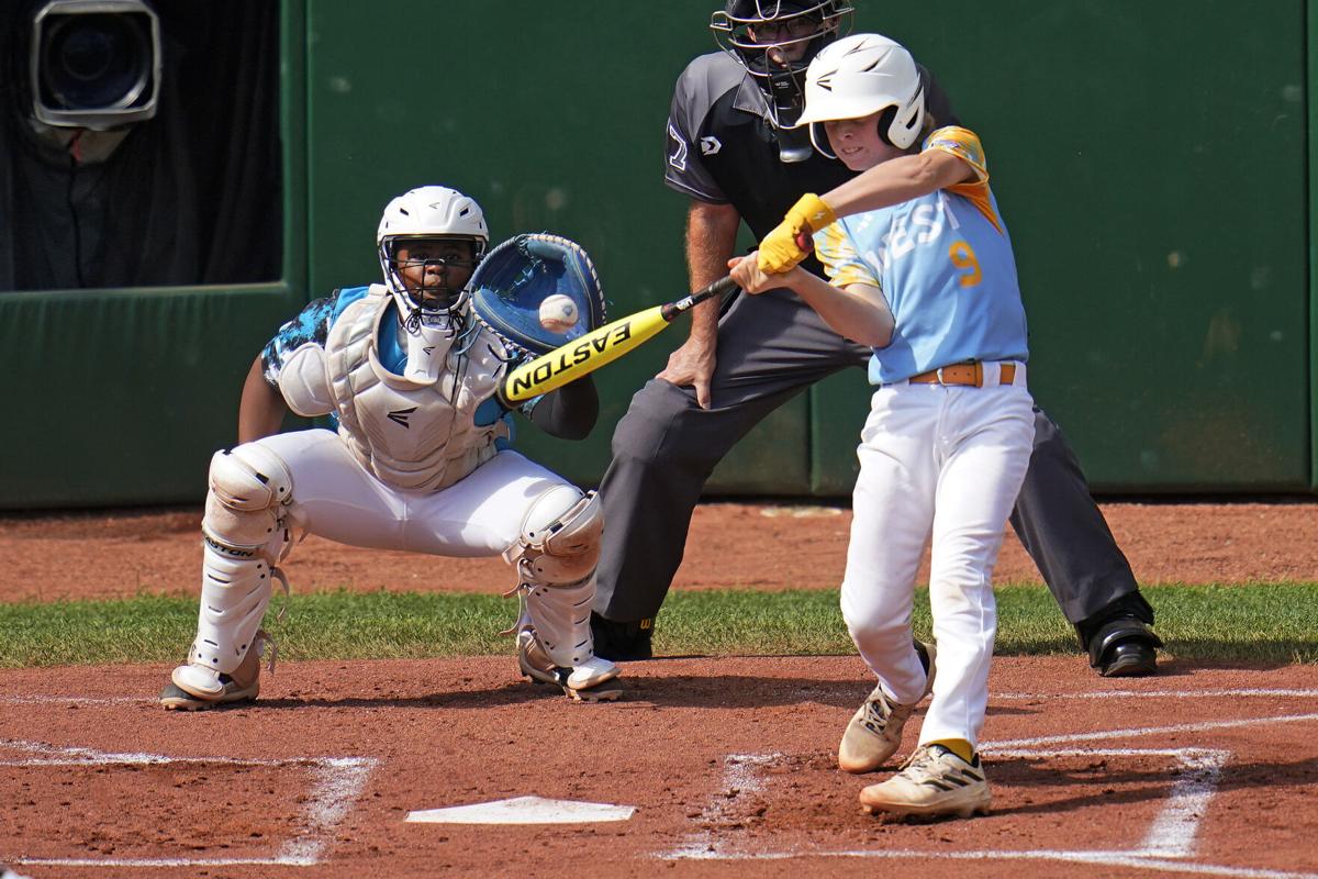 Bloomington Little League gets opening day visit from two ex