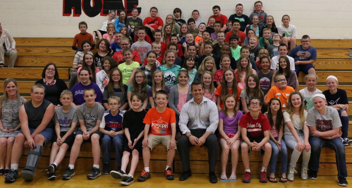 Be an encourager, Kinzinger tells students | News ...