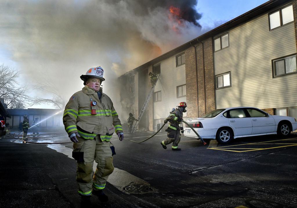 Watch Now At Least 5 Bloomington Apartments Damaged In Fire Local News Pantagraph Com