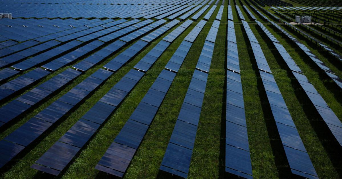 Flick Fact: How much can a Central Illinois farmer make from windmills, solar panels?
