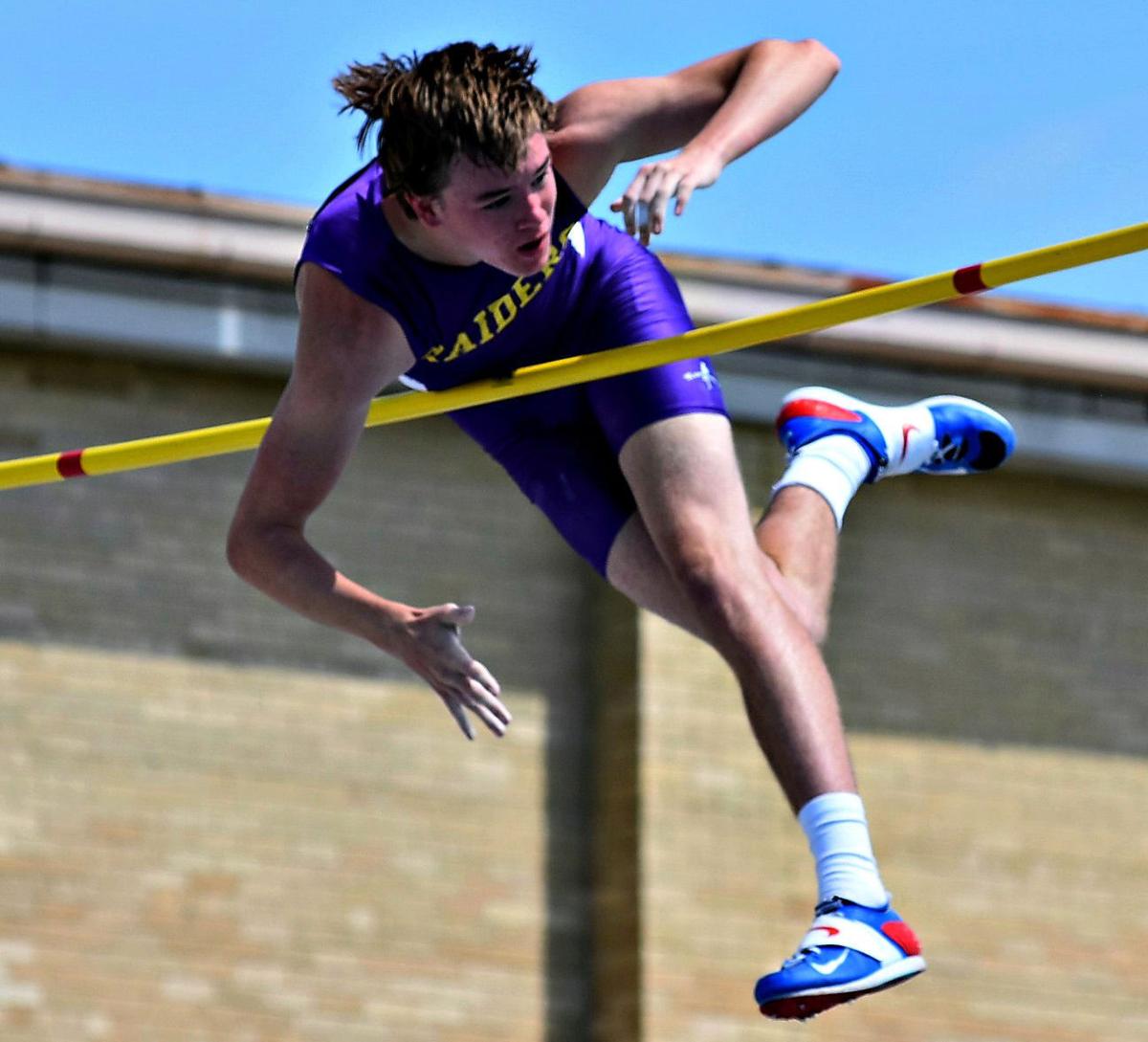 BHS star Bradford to pole vault for Kansas