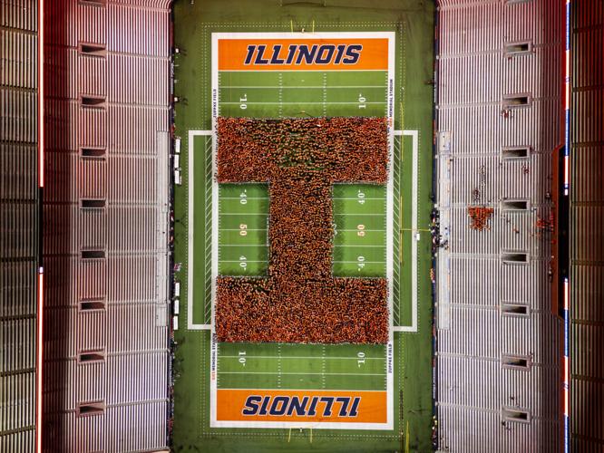 Illinois welcomes its largest freshman class ever in another record enrollment year