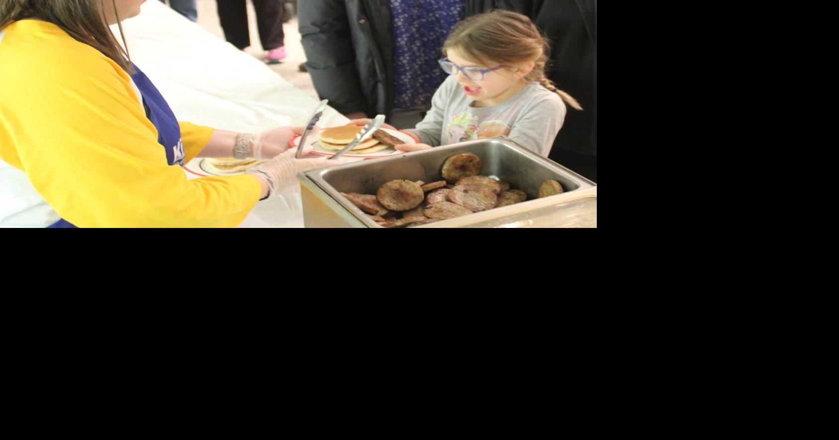 Hundreds fill up on Kiwanis pancake breakfast in Bloomington