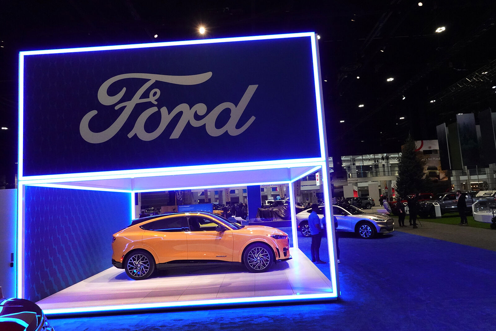 Illinois Ford dealers win ruling against automaker s EV