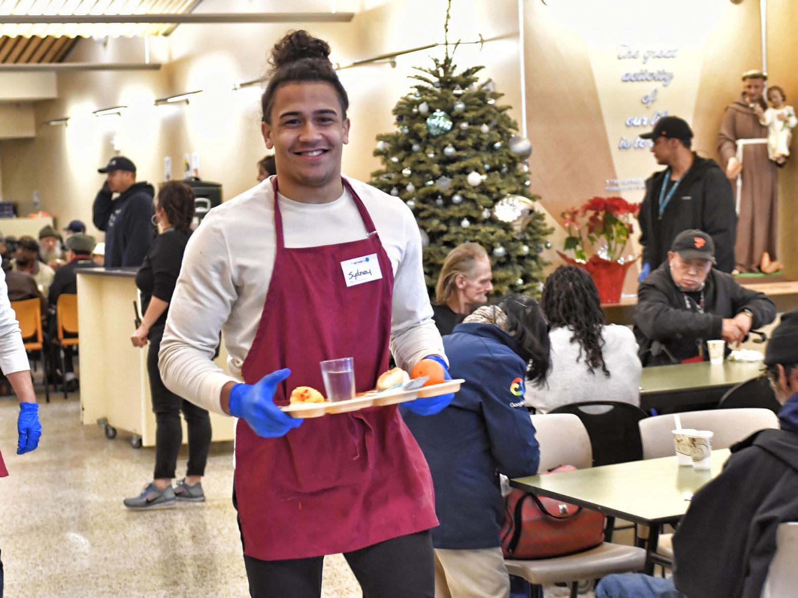 Illinois Football Team Serves Meals Illinois Football Team Serves Meals