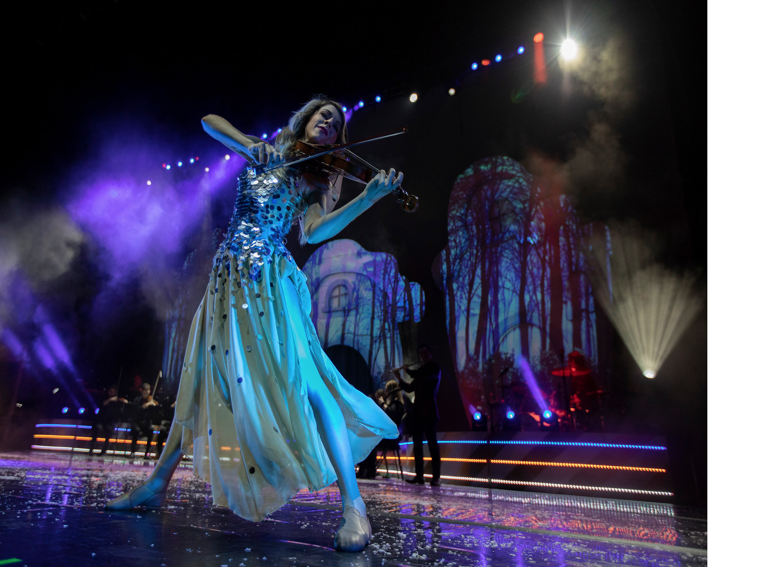 Bows Ballet Lindsey Stirling Dancing Into Bloomington For