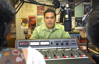 Local Radio Show Reaches Out To Area S Spanish Speaking Audience News Pantagraph Com