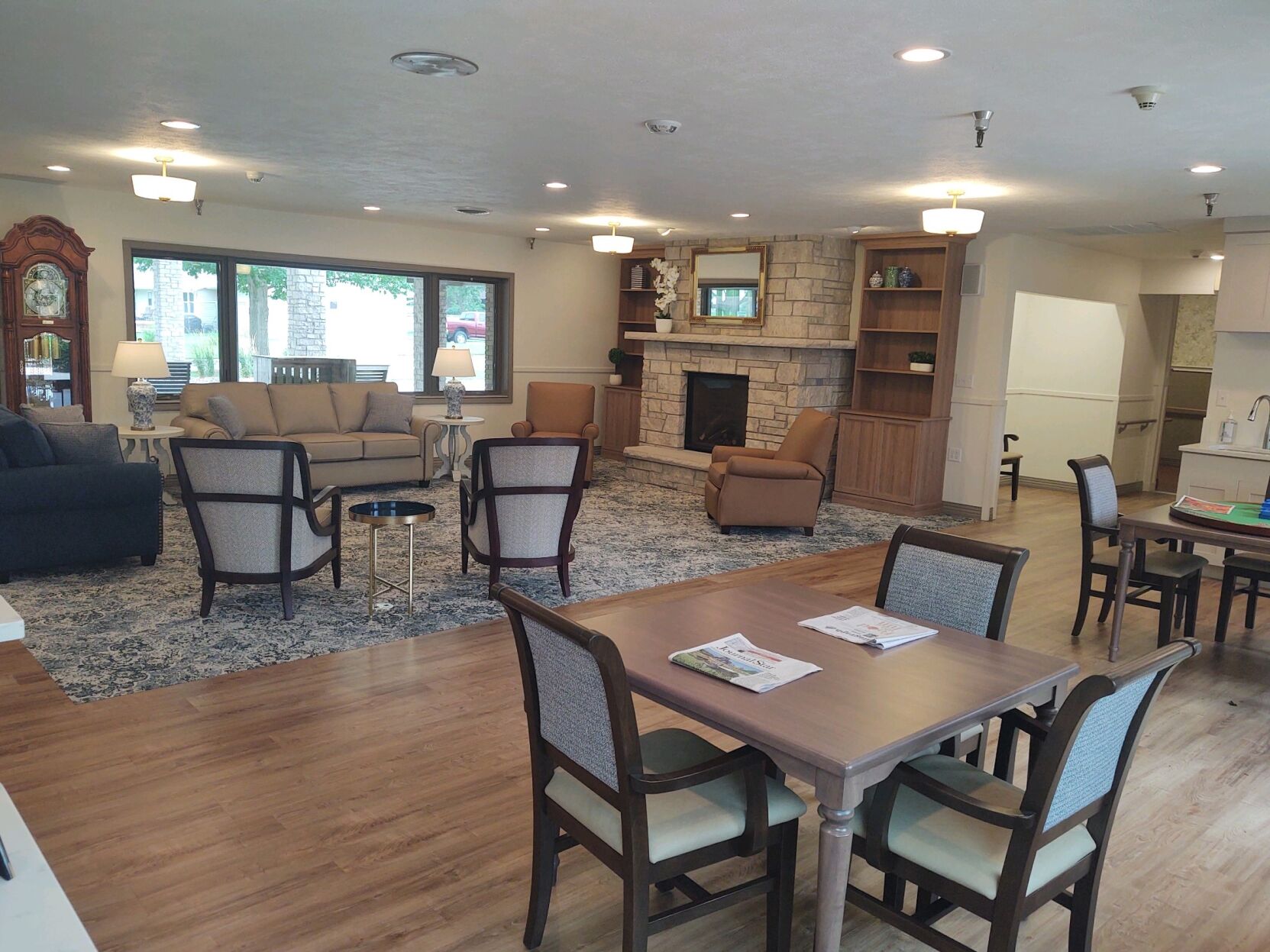 2023.07.17 lobby furniture -2.jpg