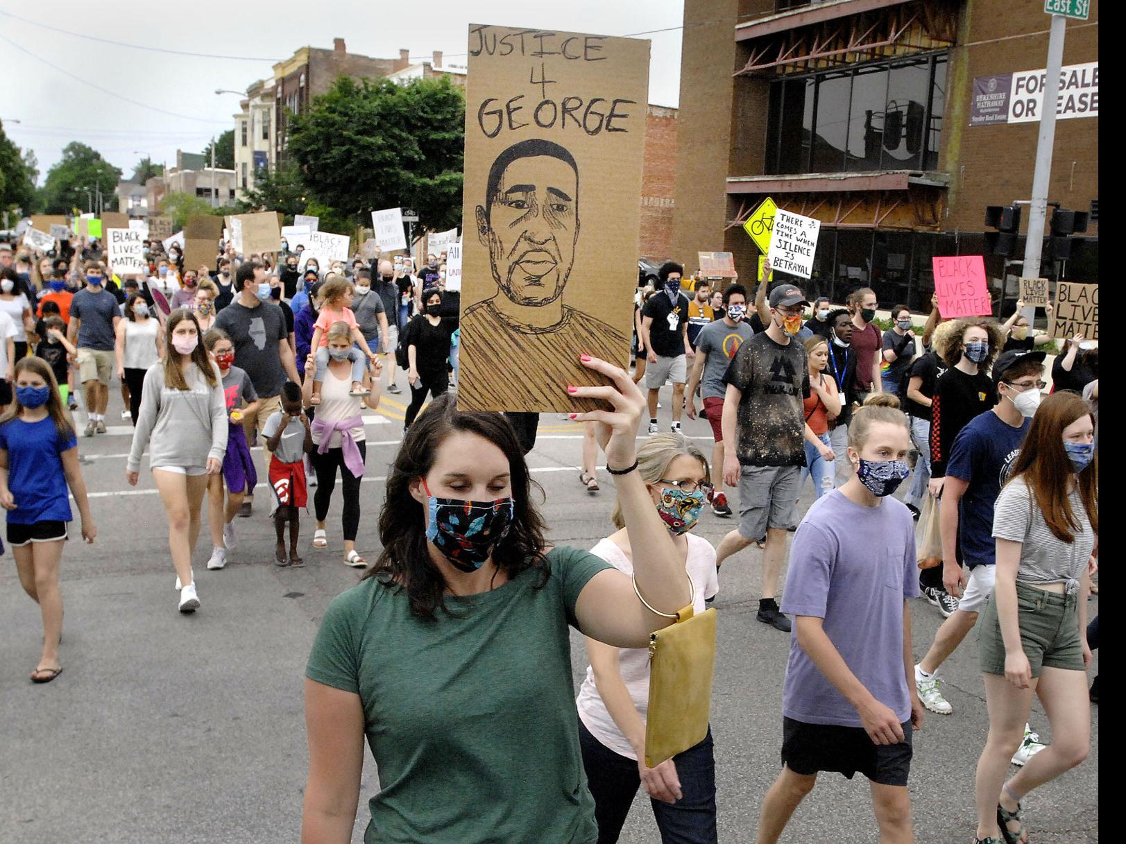 Watch Now Bloomington Normal Teenagers Lead March Rally Of 500 People To Protest Floyd Death Local News Pantagraph Com