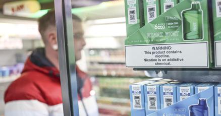 Bloomington-Normal businesses expect little change with new vape ... Image hình ảnh hình ảnh hình ảnh hình ảnh hình ảnh hình ảnh Brian Glenn - Bloomington-Normal businesses expect little change with new vape ...