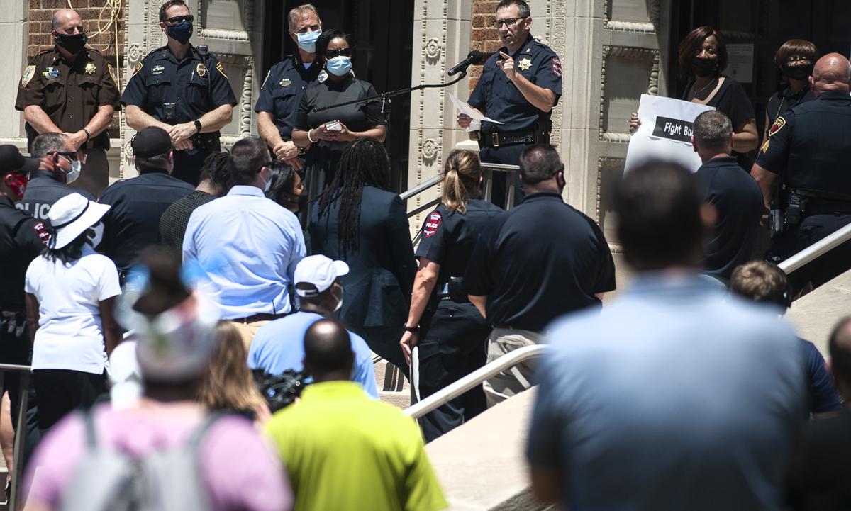 How Bloomington Normal Law Enforcement React To Calls To Defund Police Local News Pantagraph Com
