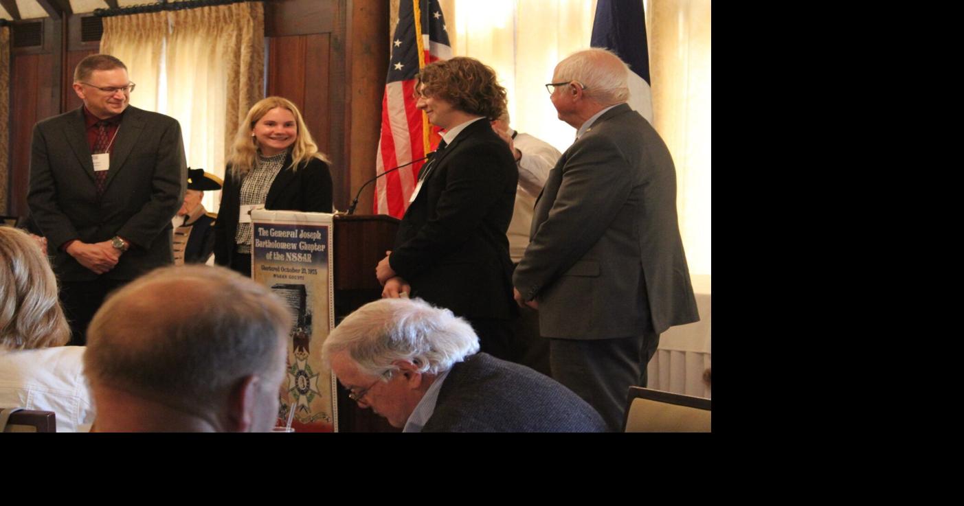 Heyworth, LeRoy students win SAR scholarships