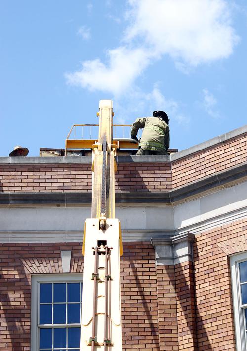 PARIS TN: Roof fire extinguished at First Baptist Church
