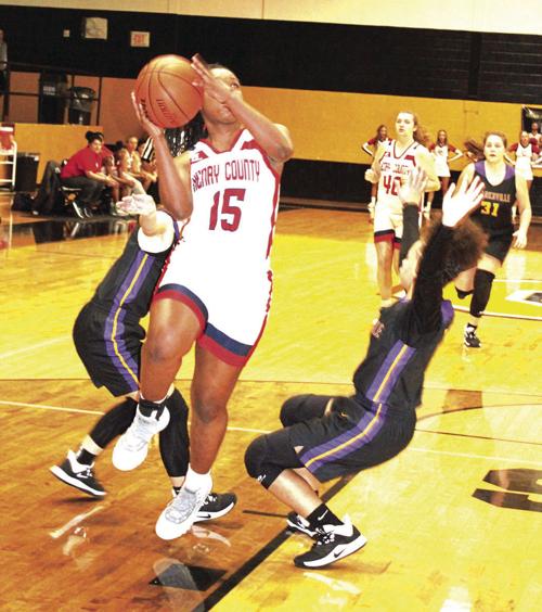 Diggs powers to the basket