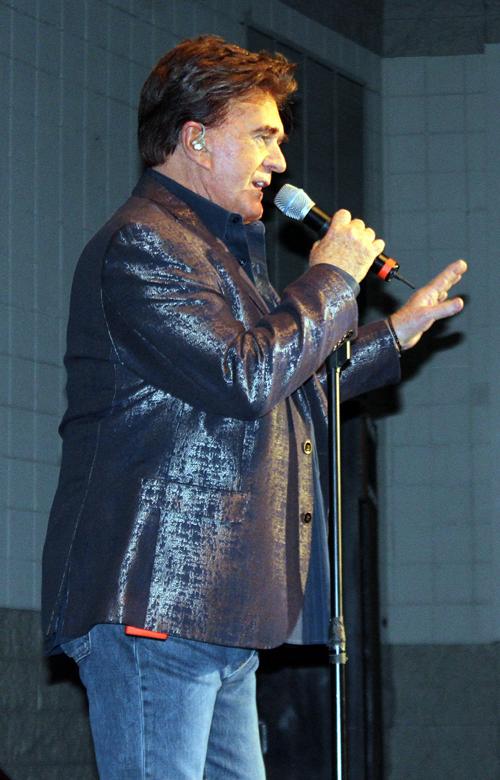 PARIS TN: Sheppard croons at the Krider