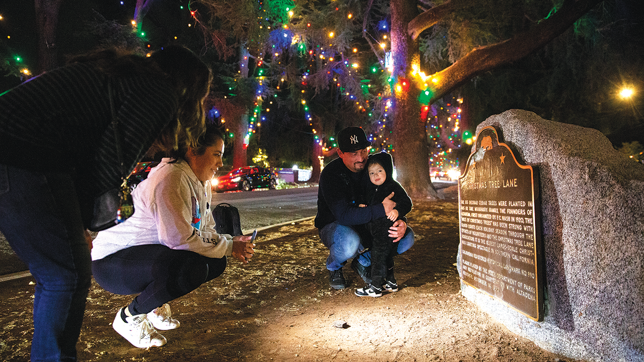 OldFashioned Holiday Fun Altadena Christmas Tree Lane remains a