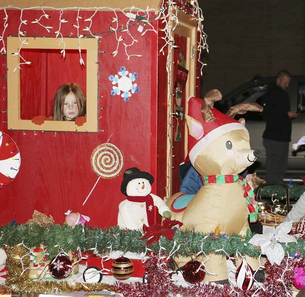 Parade Brings Out The Festive Folks Local News Paulsvalleydailydemocrat Com