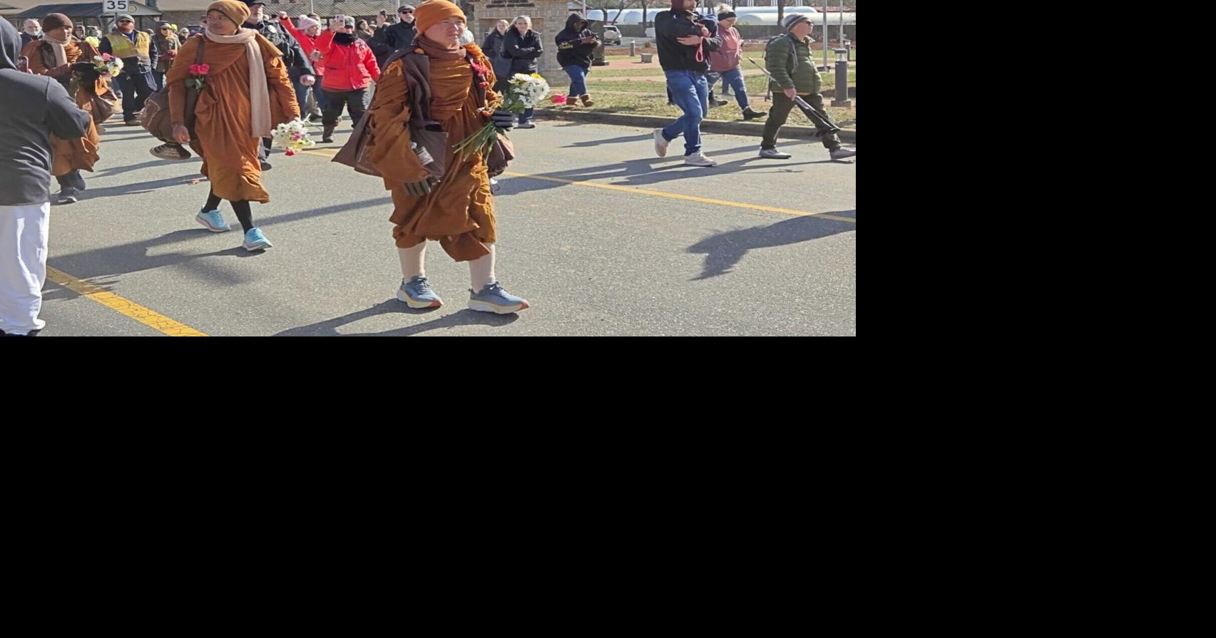 Hundreds come to Liberty to see monks