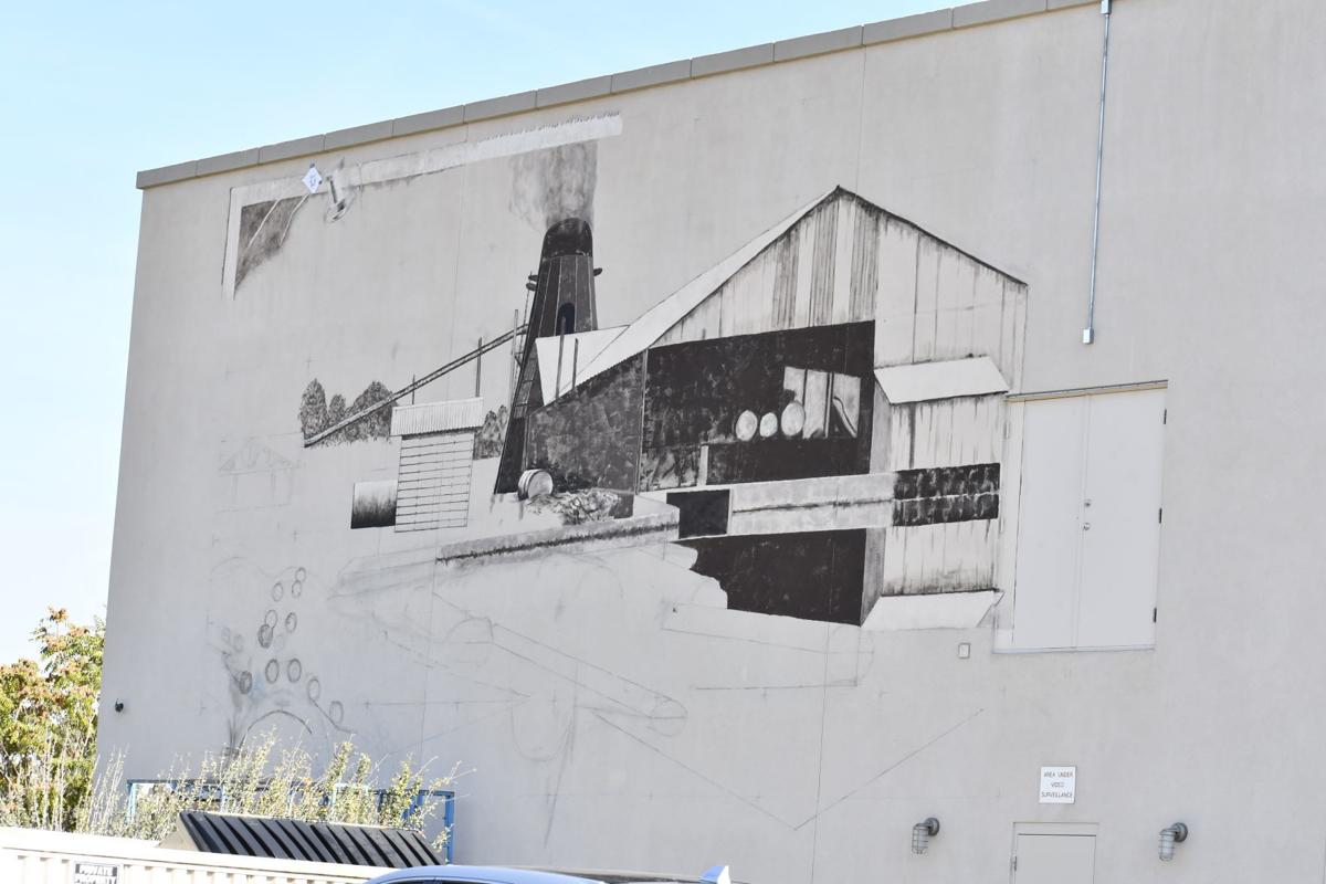 Mural On Sawmill Theatre Nearing Completion Local News Paysonroundup Com