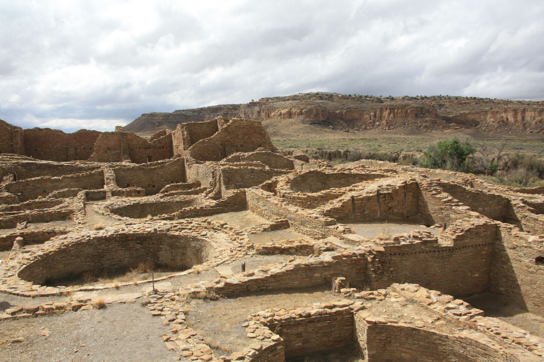 Navajos battle to protect Chaco Canyon from oil drilling News