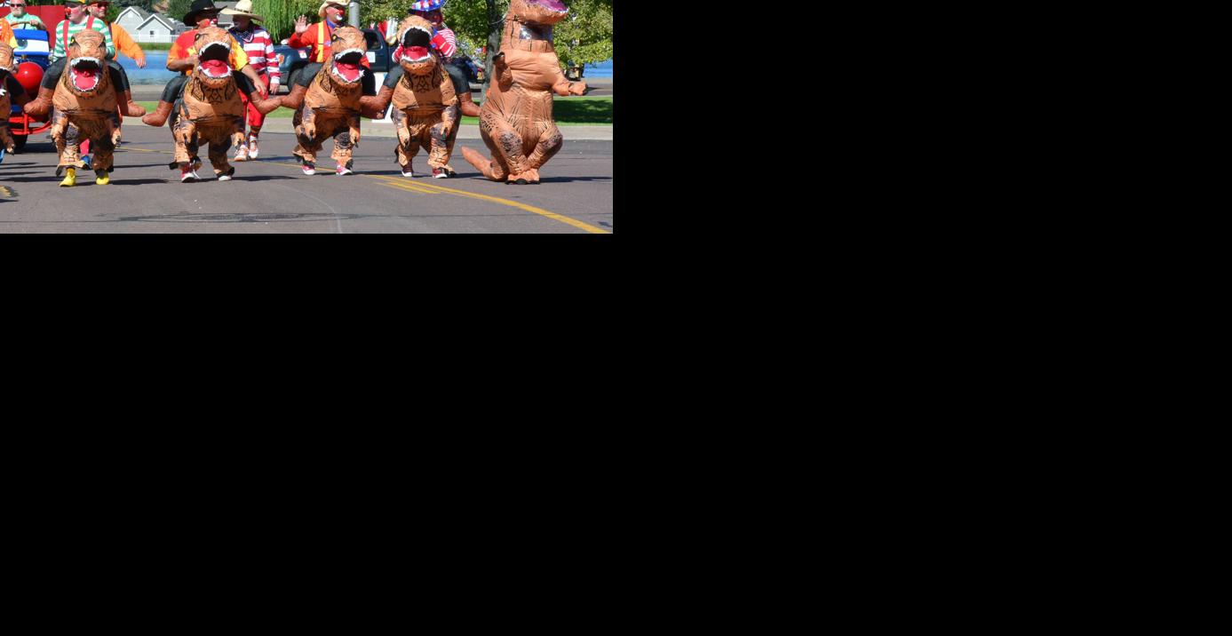 Dinosaurs won the Rodeo Parade Local News