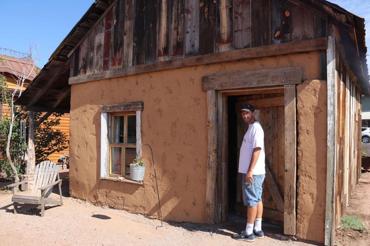 Geoff Wolf At Front Door Paysonroundup Com