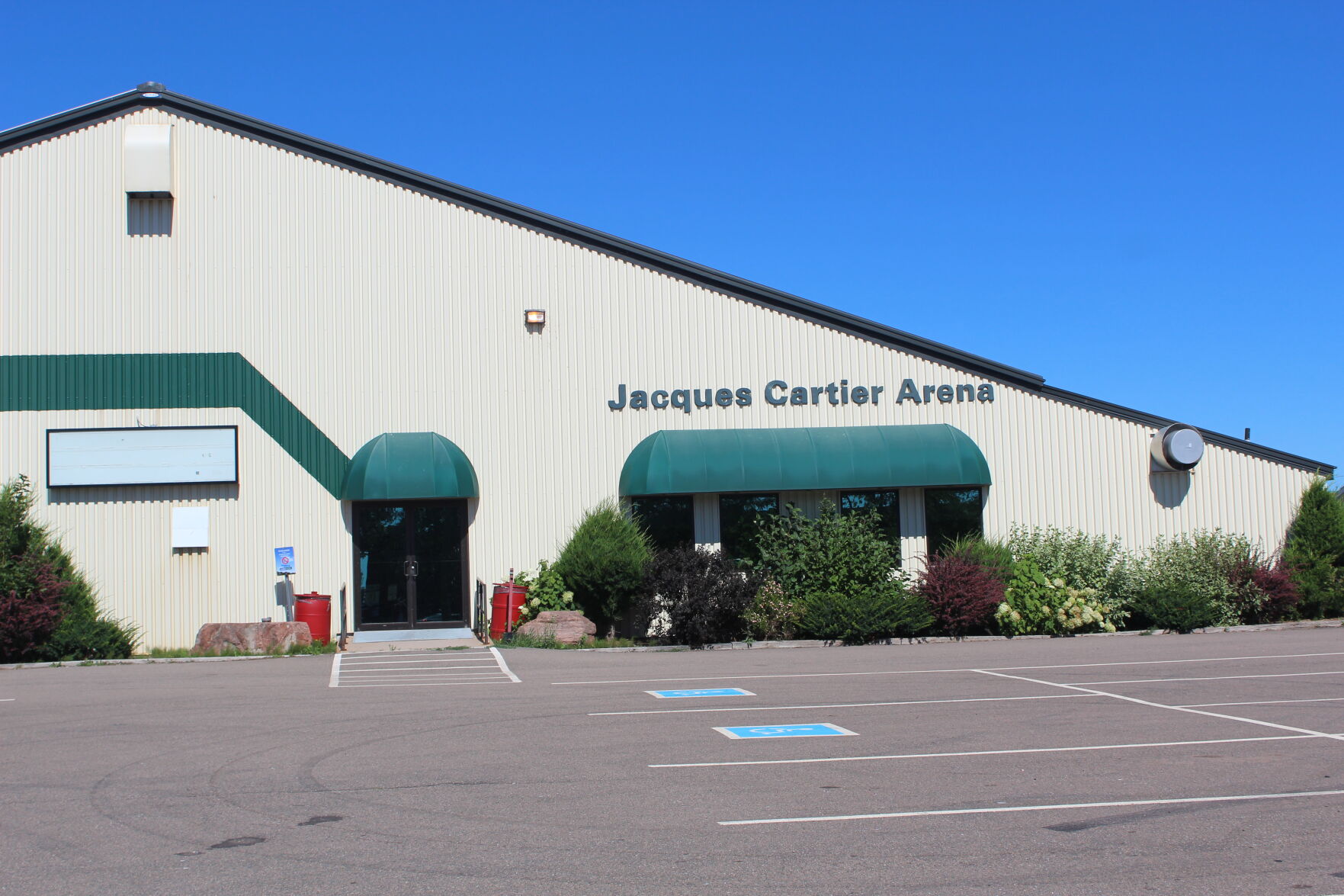 Proposal made to use Jacques Cartier Arena year around West