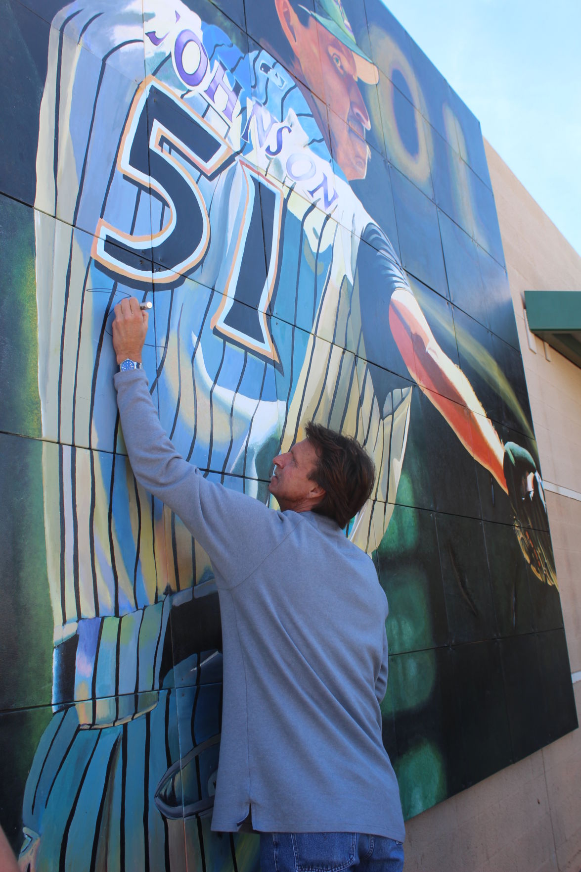 Peoria High School students honor Randy Johnson with mural