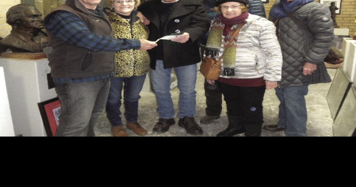 Nellie Sheridan Statue committee delivers 10,000 to Zanesville