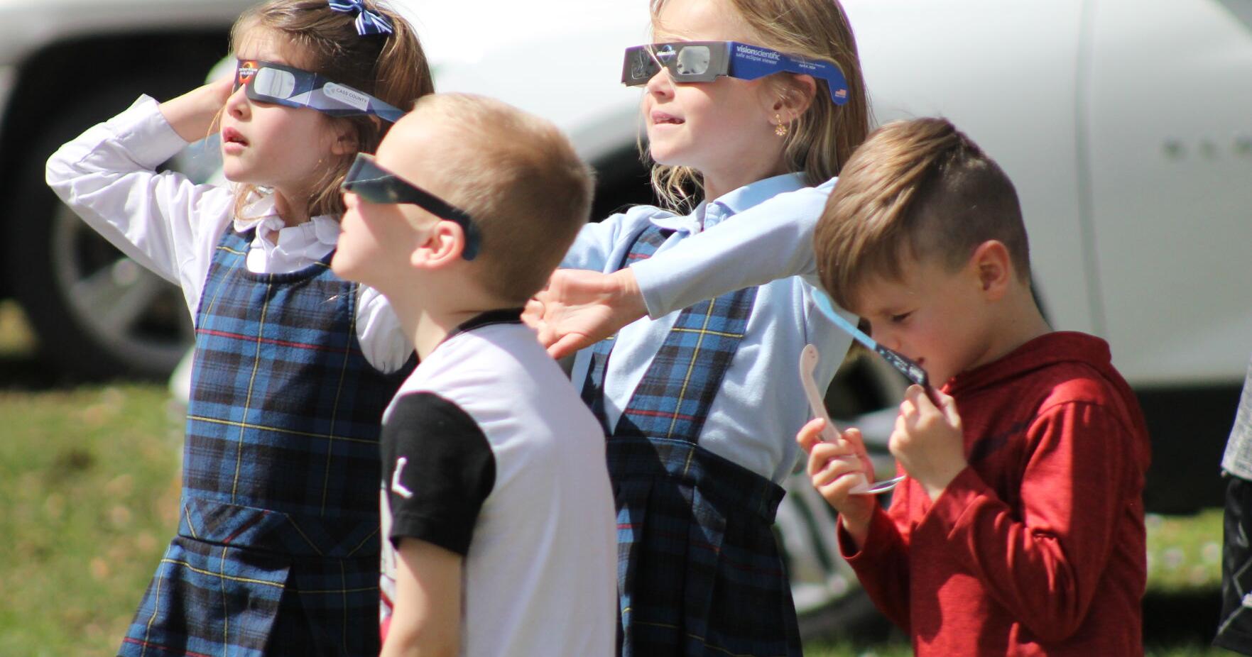Twelve Mile gathers together for solar eclipse viewing party - Vimarsana News