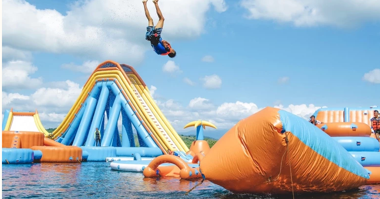 Parcours d’obstacles aquatiques style ‘Wipeout’ débarque à France Park | Nouvelles Parcours d’obstacles aquatiques style ‘Wipeout’ débarque à France Park | Nouvelles