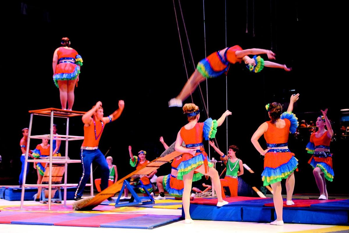 Acrobatic Entertainment In Peru Local News Pharostribune Com