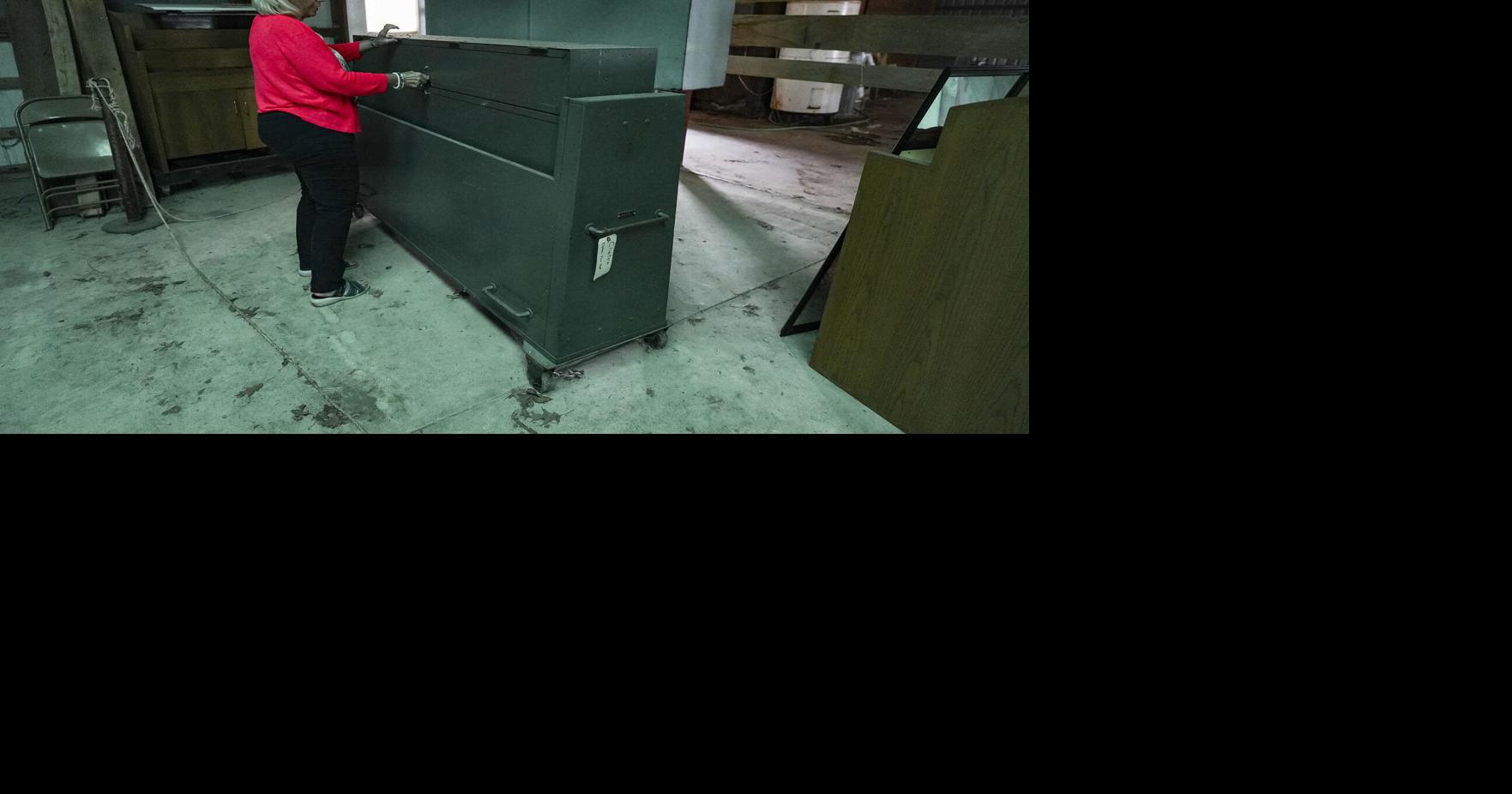 Old-style voting machine in storage has community leaders stumped about ...