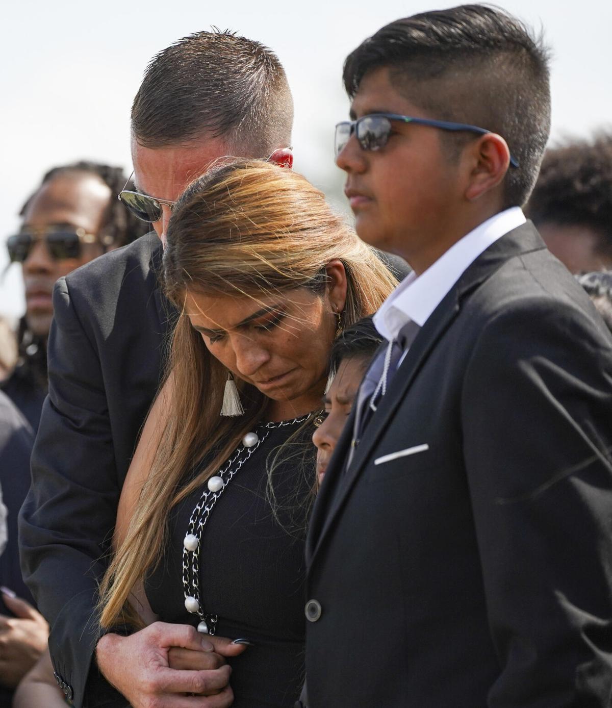 (gallery only) sanchez_funeral_0043.JPG