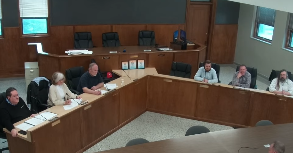 Redevelopment Commission helps purchase laptops for Career Center students