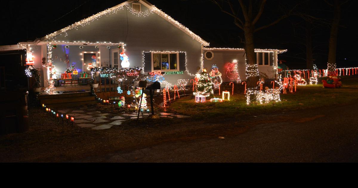 PHOTO GALLERY Christmas displays of Logansport Features