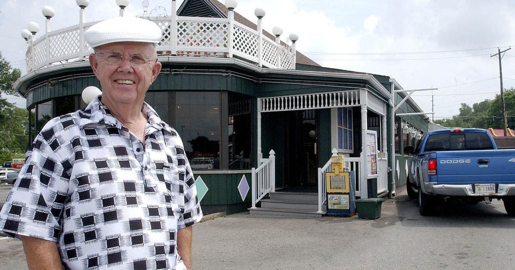 Logansport icon Bob Shanks, owner of Mr. Happy Burger, dies at age 93