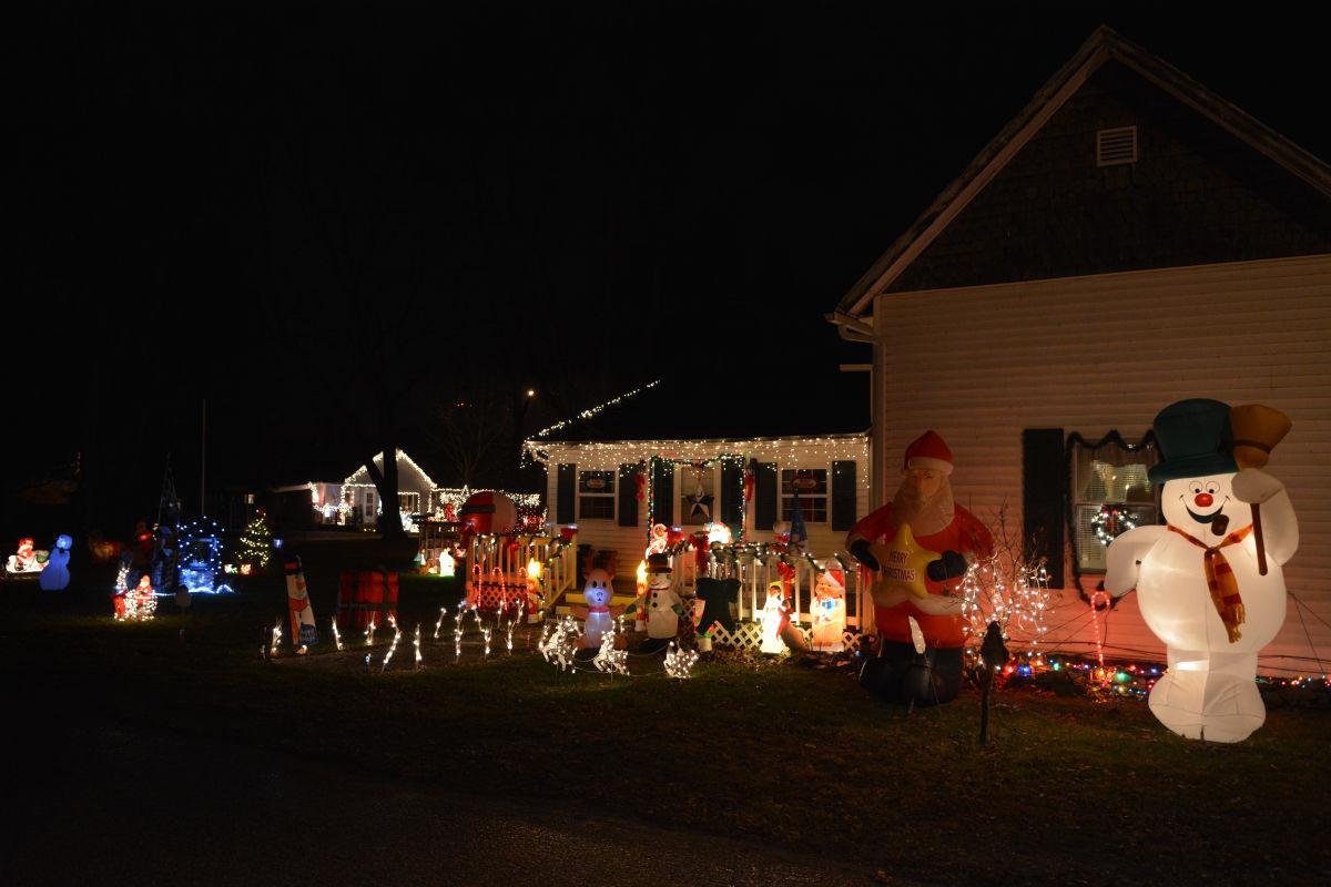 PHOTO GALLERY: Christmas displays of Logansport | Features